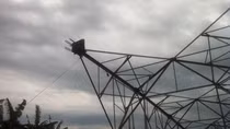 Tố lốc làm đổ cột đường dây 500 kV, vườn chuối không sao là không chấp nhận được ảnh 2