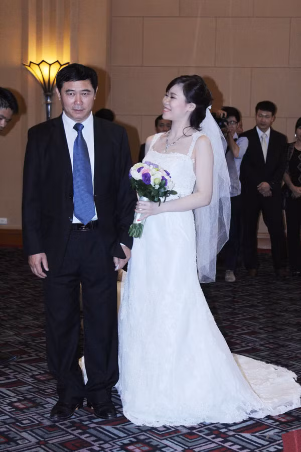 Cô dâu và bố ruột