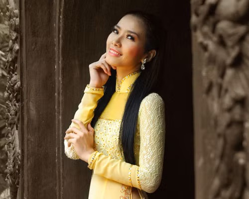 Á hậu xế độ Nguyễn Thị Tuyết Nhung Á hậu xế độ Nguyễn Thị Tuyết Nhung