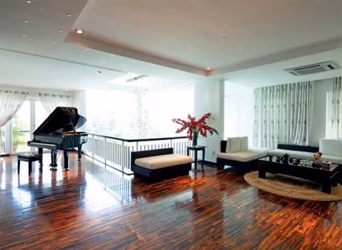 Hồ Hà dùng căn nhà riêng làm nơi luyện tập cho các thí sinh Giọng hát Việt. Hồ Hà dùng căn nhà riêng làm nơi luyện tập cho các thí sinh Giọng hát Việt.