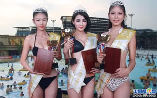 Hoa hậu và Á hậu cuộc thi Hoa hậu bikini Hồ Bắc cũng bị chê quá xấu Hoa hậu và Á hậu cuộc thi Hoa hậu bikini Hồ Bắc cũng bị chê quá xấu