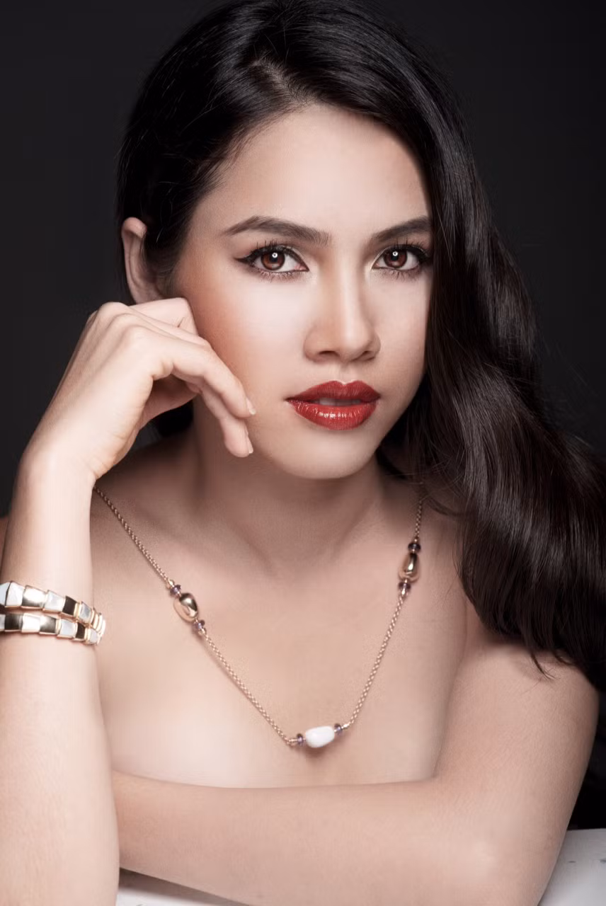 Vũ Thị Hoàng My sinh năm 1988 tại Đồng Nai. Hiện cô đang là sinh viên khoa thiết kế đa truyền thông tại Trường đại học quốc tế RMIT tại Việt Nam