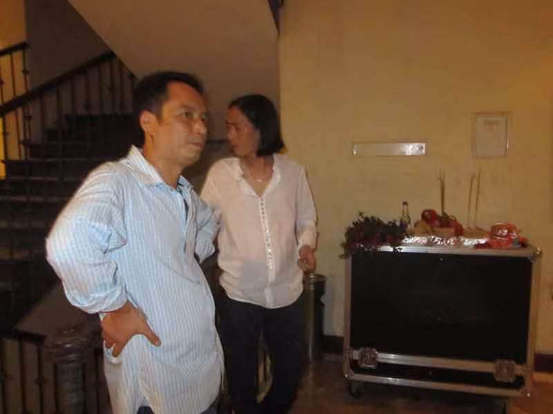 Nhạc sỹ Anh Quân có vẻ khá căng thẳng