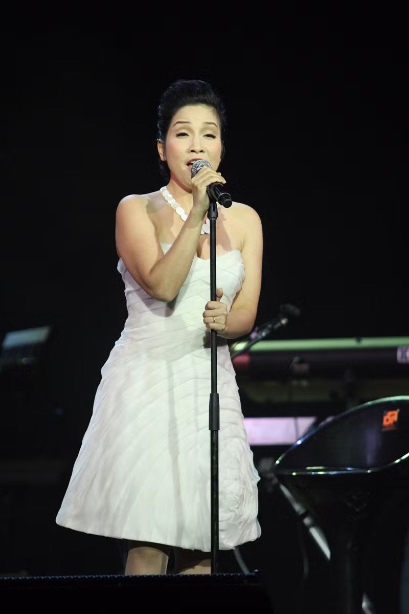 Hai diva làm sân khấu bùng nổ.