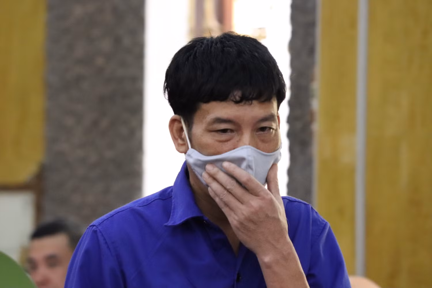 Trần Văn Điện (cán bộ Trường Tiểu học và Trung học Cơ sở Chiềng Cơi, thành phố Sơn La) bị tuyên phạt 9 năm tù và phạt 10 triệu đồng về tội Đưa hối lộ. Ảnh: Vũ Phương.