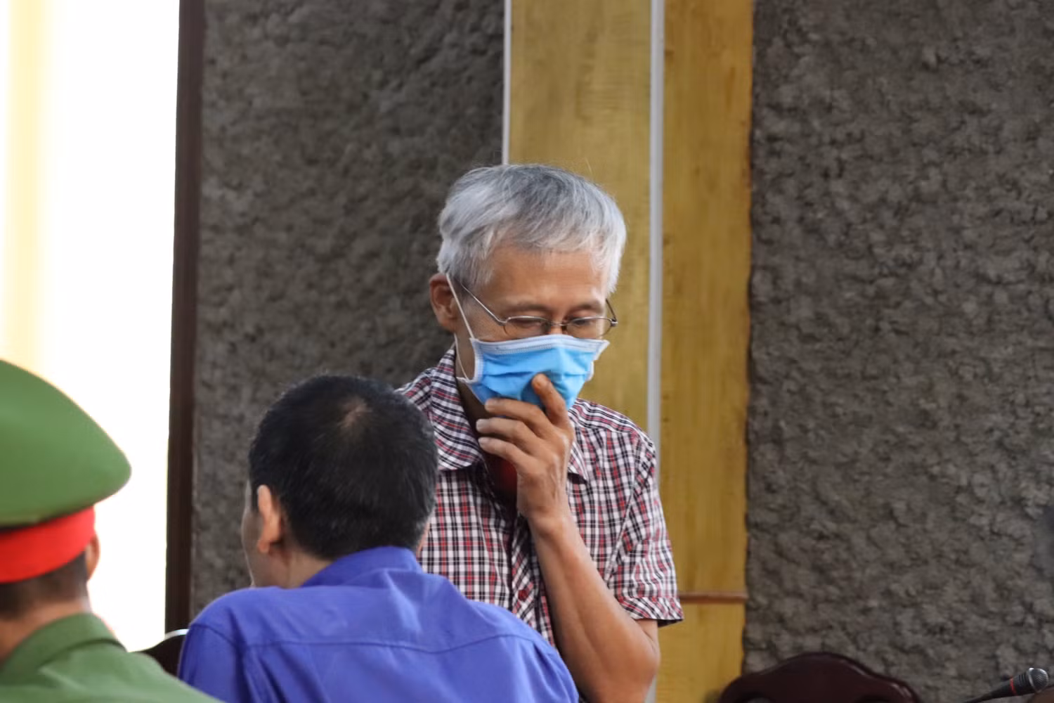 Đỗ Khắc Hưng (cựu cán bộ Phòng An ninh chính trị nội bộ, Công an tỉnh Sơn La) nhận mức án 3 năm tù về tội Lợi dụng chức vụ và quyền hạn trong thi hành công vụ. Ảnh: Vũ Phương.