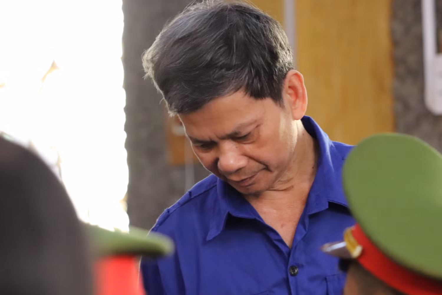 Lò Văn Huynh (cựu Trưởng phòng Khảo thí và Quản lý chất lượng giáo dục, Sở Giáo dục và Đào tạo tỉnh Sơn La) bị tuyên phạt 21 năm tù cho cả 2 tội danh Nhận hối lộ và tội Lợi dụng chức vụ và quyền hạn trong thi hành công vụ. Ảnh: Vũ Phương.