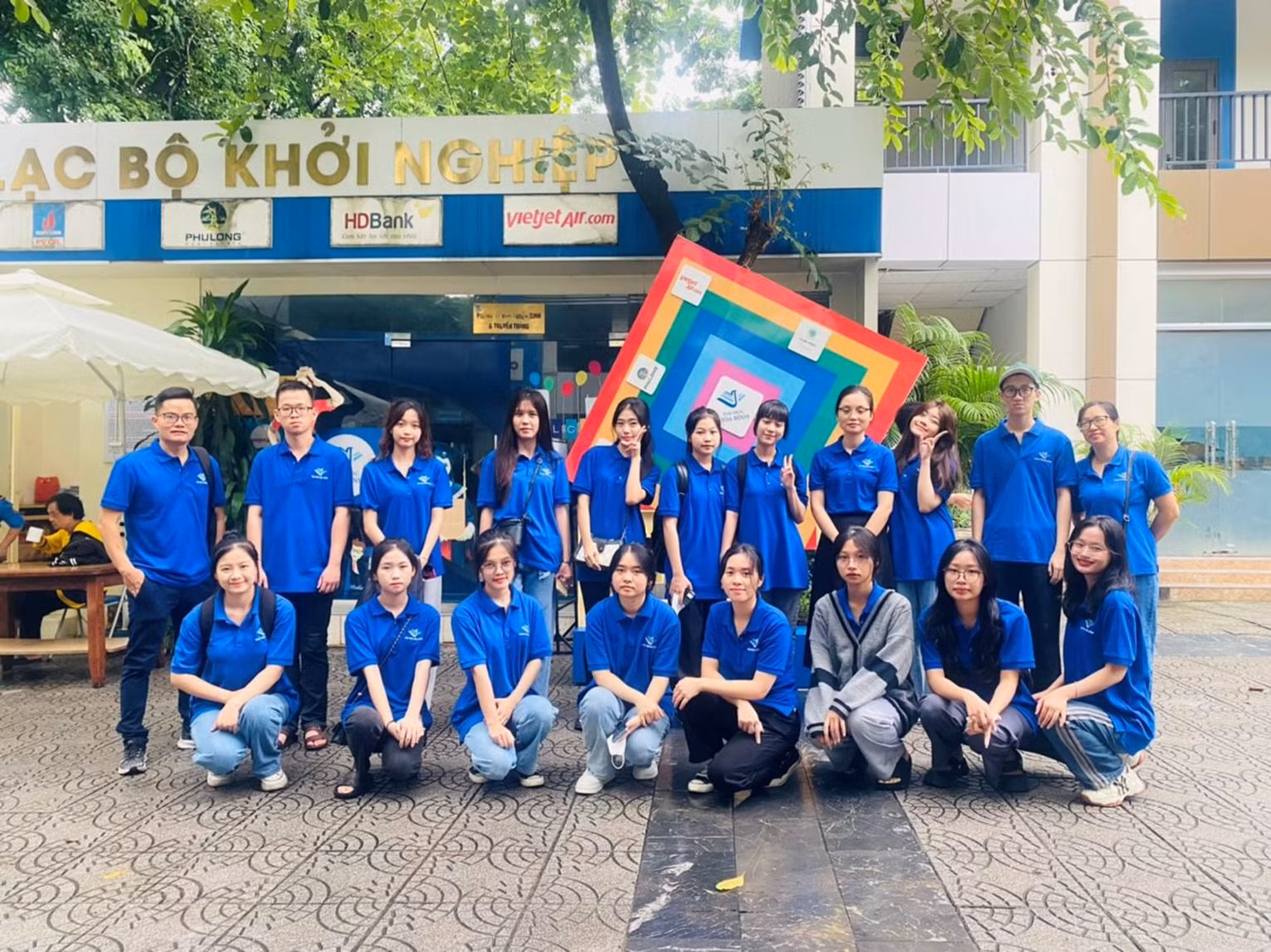 Sinh viên khoa Dược đi tham quan Sinh viên khoa Dược đi tham quan