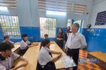 Giám đốc Sở GD&ĐT TPHCM động viên thí sinh, cán bộ làm nhiệm vụ thi tuyển sinh vào lớp 10