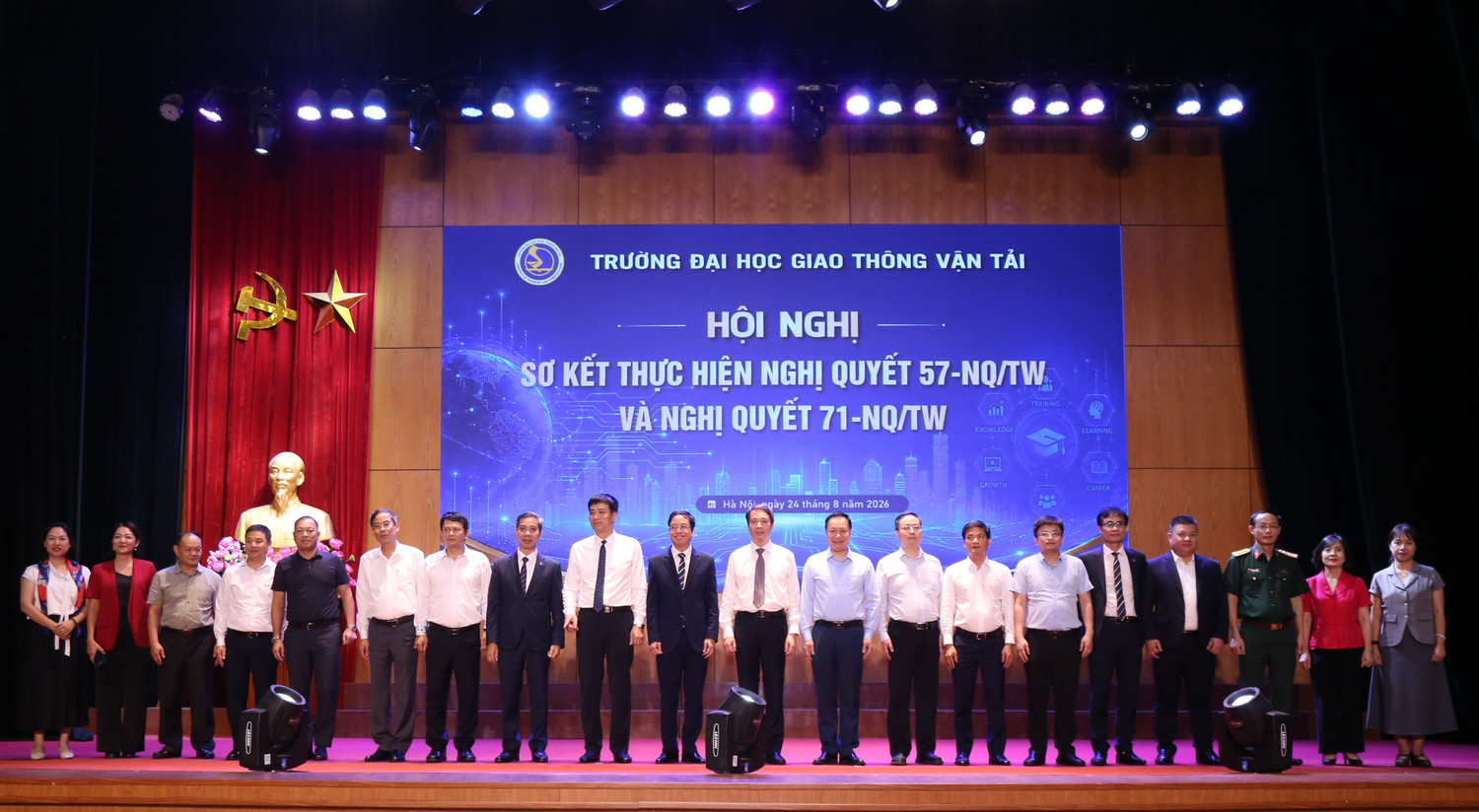dai-bieu-tham-du.jpg