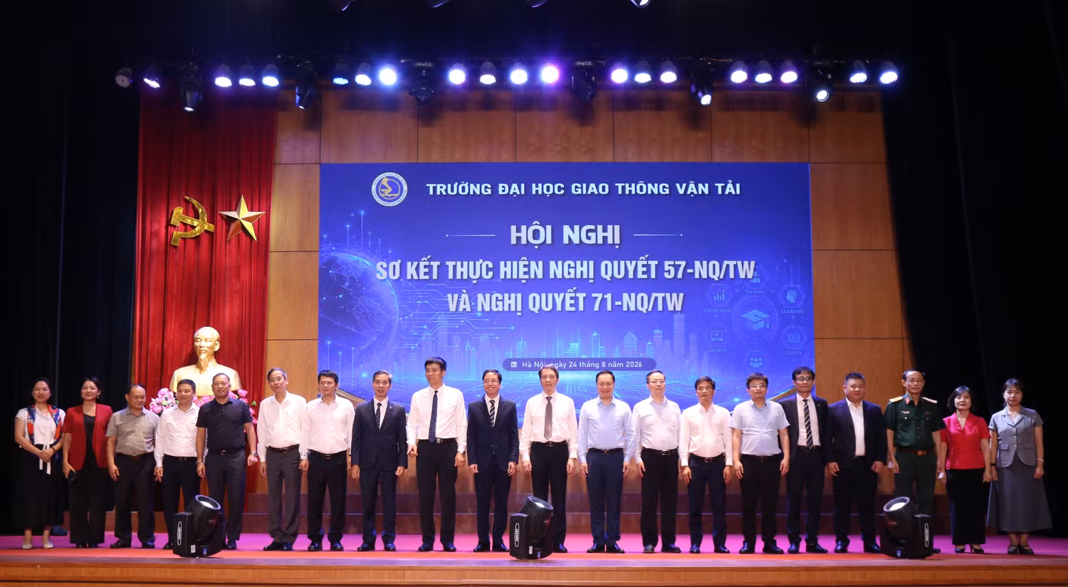 dai-bieu-tham-du.jpg