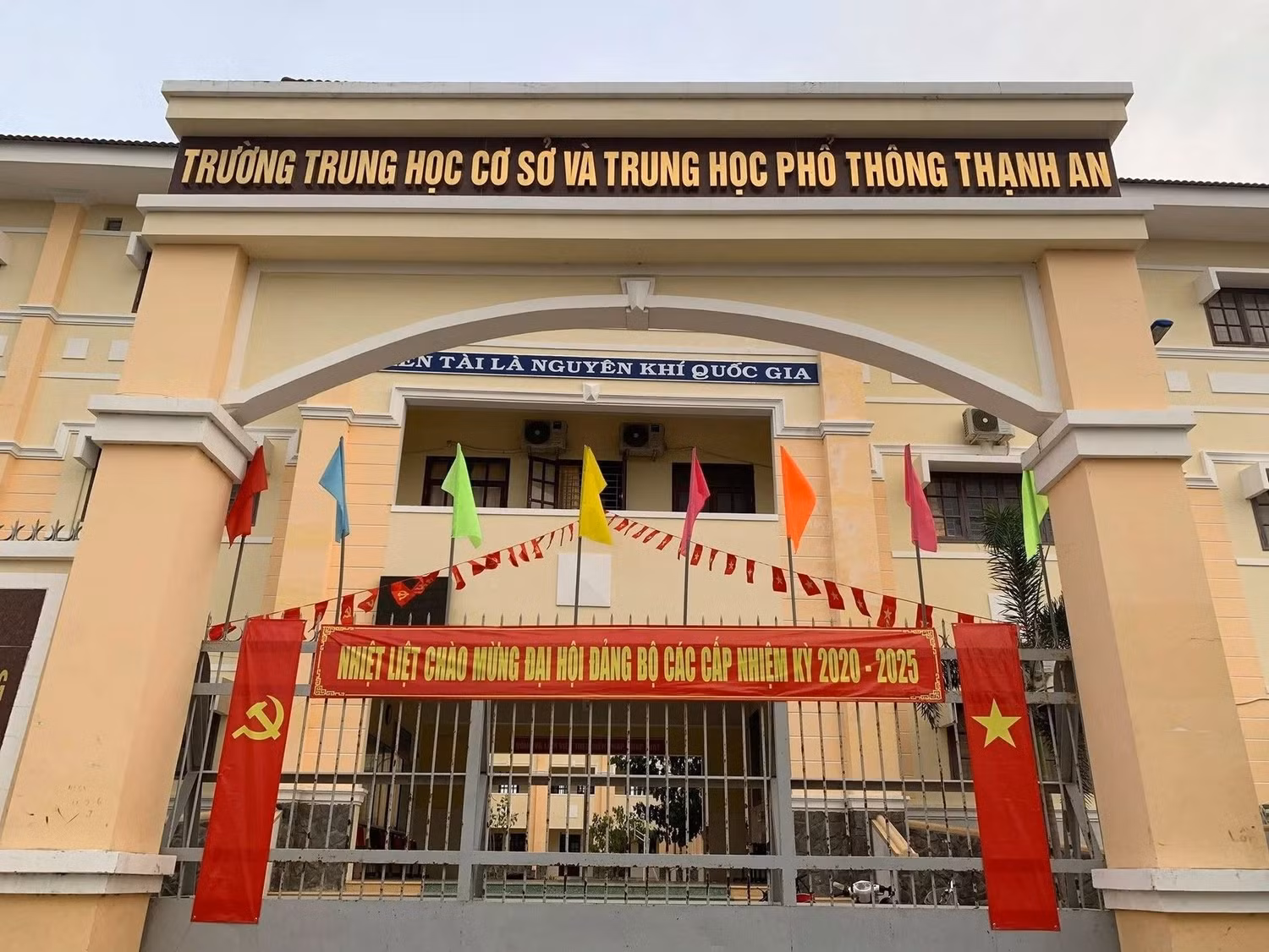truongthcs-thptthanhanfbnhatruong.jpg