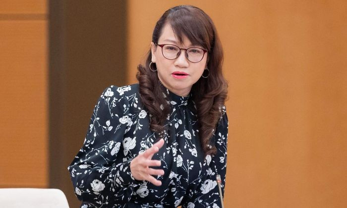 Giáo sư, Tiến sĩ Nguyễn Thị Thanh Mai, Giám đốc Đại học Quốc gia Thành phố Hồ Chí Minh phát biểu ý kiến tại phiên giải trình. Ảnh: Quốc hội