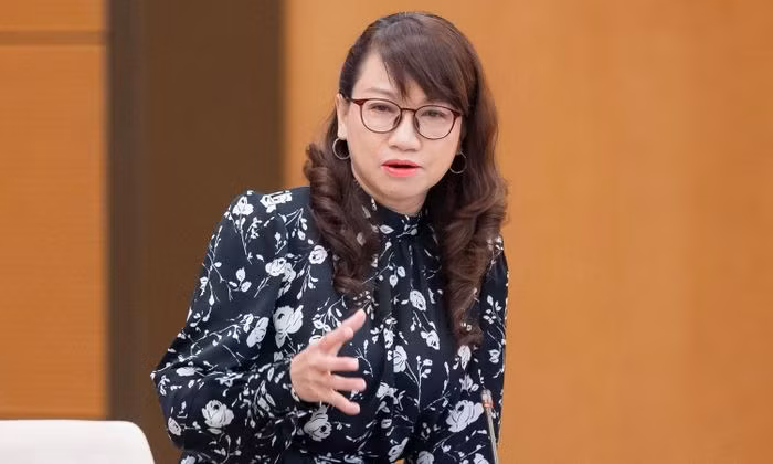 Giáo sư, Tiến sĩ Nguyễn Thị Thanh Mai, Giám đốc Đại học Quốc gia Thành phố Hồ Chí Minh phát biểu ý kiến tại phiên giải trình. Ảnh: Quốc hội
