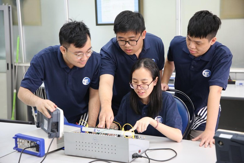 Sinh viên Trường Đại học Công nghệ - Đại học Quốc gia Hà Nội. Ảnh: VNU-UET