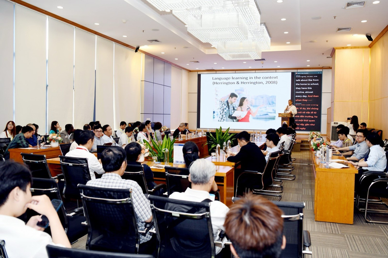 Các nhà khoa học, chuyên gia và nhà nghiên cứu trong và ngoài nước trao đổi tại ICETAI 2026. Ảnh: NEU