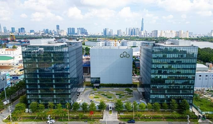 Cơ sở Thành phố Hồ Chí Minh - Tân Thuận của Trường Đại học CMC tọa lạc tại CMC Creative Space với diện tích 13.133 m², thuộc hệ sinh thái công nghệ của Tập đoàn CMC - nơi có sự hiện diện trực tiếp của nhiều doanh nghiệp công nghệ.