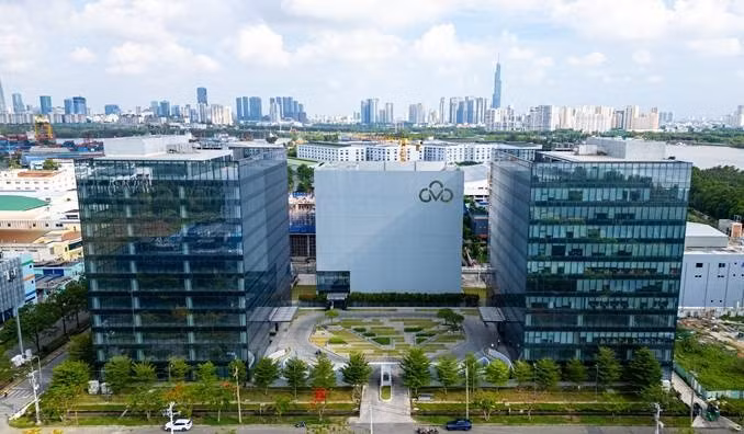 Cơ sở Thành phố Hồ Chí Minh - Tân Thuận của Trường Đại học CMC tọa lạc tại CMC Creative Space với diện tích 13.133 m², thuộc hệ sinh thái công nghệ của Tập đoàn CMC - nơi có sự hiện diện trực tiếp của nhiều doanh nghiệp công nghệ.