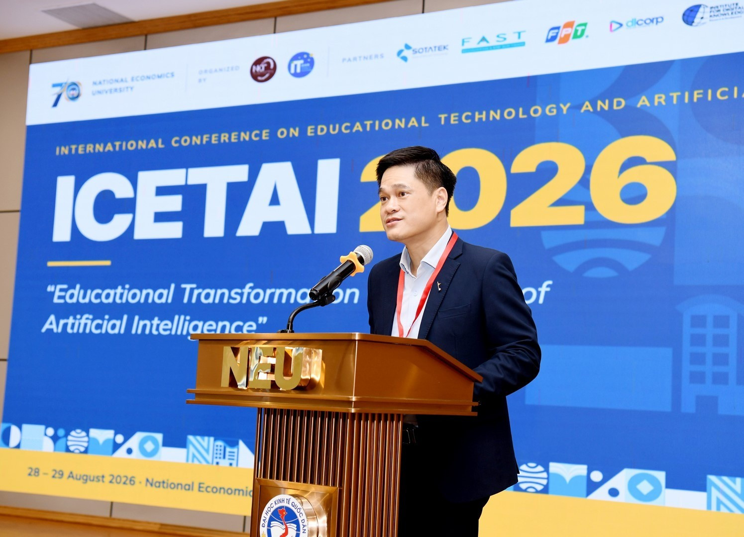 Giáo sư, Tiến sĩ Tô Trung Thành - Phó Giám đốc Đại học Kinh tế Quốc dân phát biểu khai mạc hội thảo. Ảnh: NEU