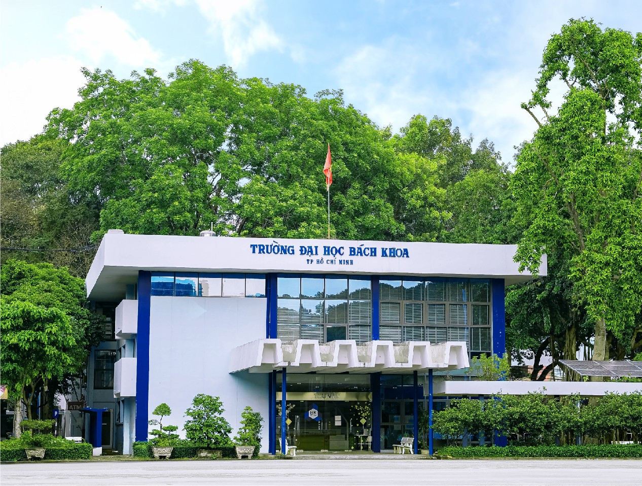 Trường Đại học Bách khoa - Đại học Quốc gia Thành phố Hồ Chí Minh là đơn vị có số lượng thành viên Hội đồng Giáo sư ngành, liên ngành nhiều nhất trong hệ thống Đại học Quốc gia Thành phố Hồ Chí Minh năm 2025.