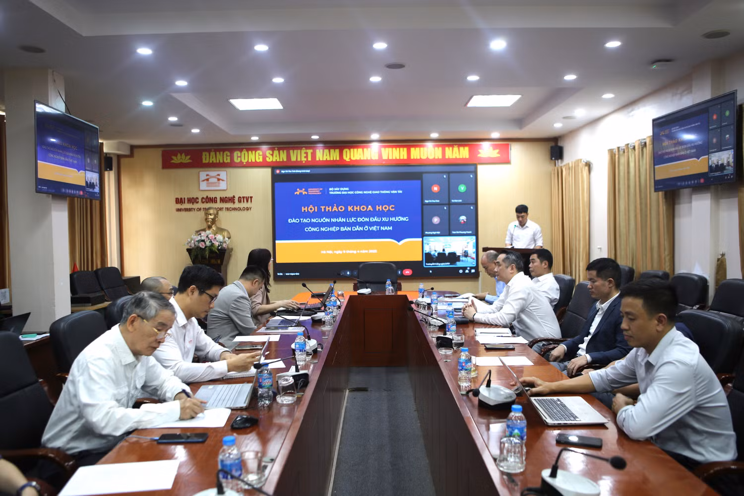 Khoa Công nghệ thông tin, Trường Đại học Công nghệ Giao thông vận tải tổ chức Hội thảo khoa học chủ đề "Đào tạo nguồn nhân lực đón đầu xu hướng công nghiệp bán dẫn ở Việt Nam".