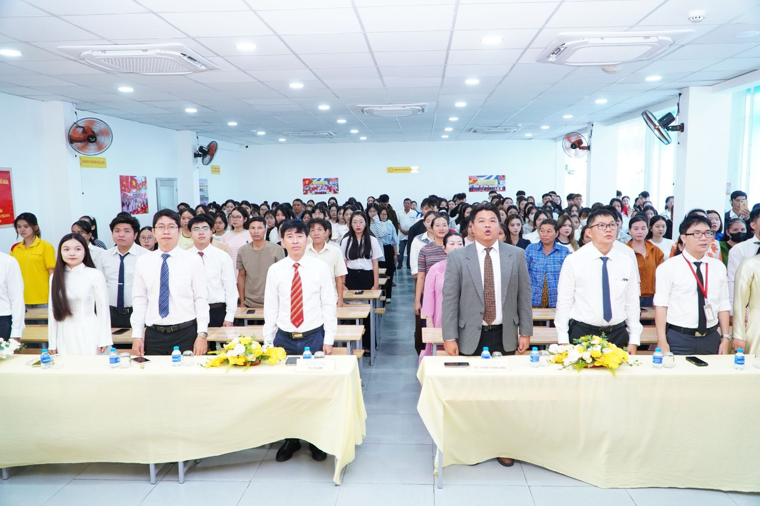 Cán bộ, giảng viên và sinh viên Trường Cao đẳng Đại Việt Sài Gòn tham dự lễ khai giảng năm học 2026-2027. Ảnh: NTCC