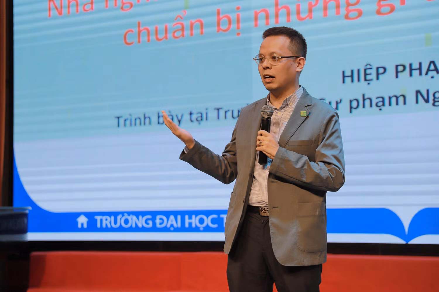 Tiến sĩ Phạm Hiệp - Viện trưởng Viện Nghiên cứu Giáo dục và Chuyển giao tri thức, Trường Đại học Thành Đô. Ảnh: Trường Đại học Sư phạm Nghệ thuật Trung ương
