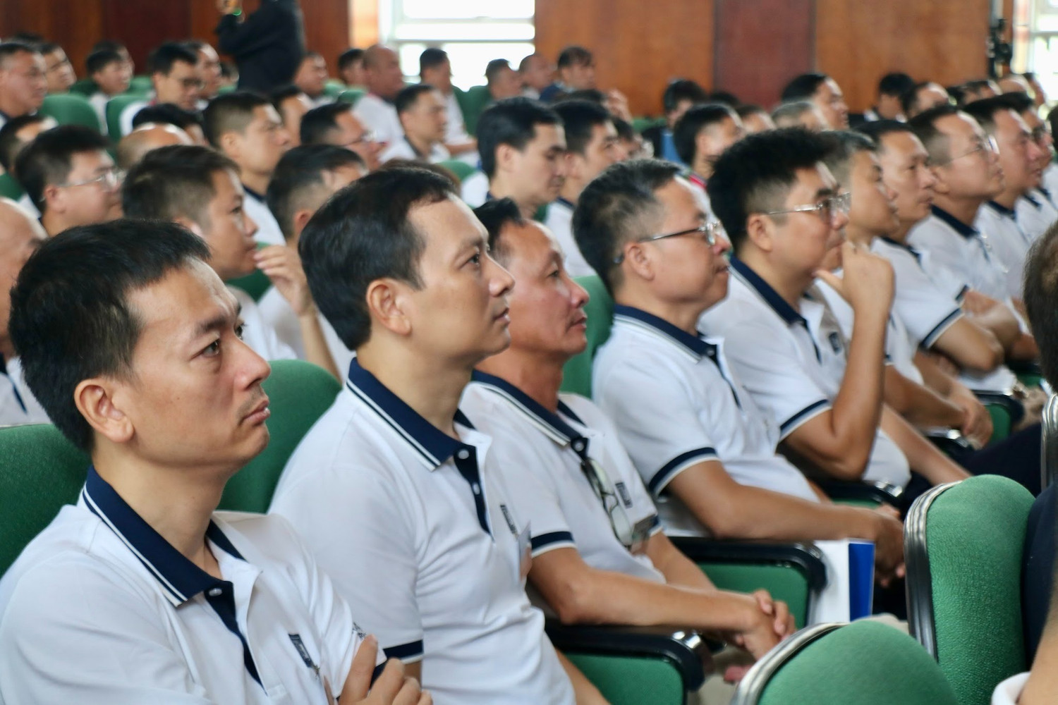 Hơn 700 cựu sinh viên K41 Trường Đại học Xây dựng Hà Nội trở về mái trường sau 30 năm ngày nhập học. Ảnh: Doãn Nhàn