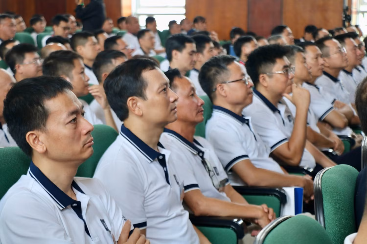 Hơn 700 cựu sinh viên K41 Trường Đại học Xây dựng Hà Nội trở về mái trường sau 30 năm ngày nhập học. Ảnh: Doãn Nhàn