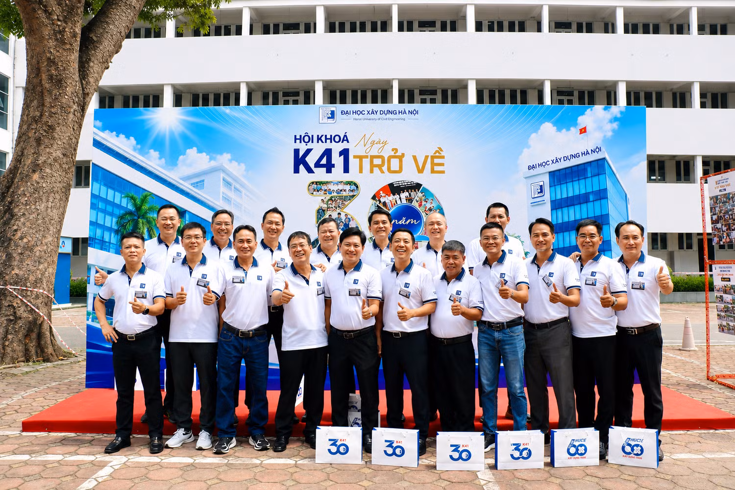 Ngày hội khóa K41 Trường Đại học Xây dựng Hà Nội khép lại trong không khí ấm áp. Ảnh: Doãn Nhàn