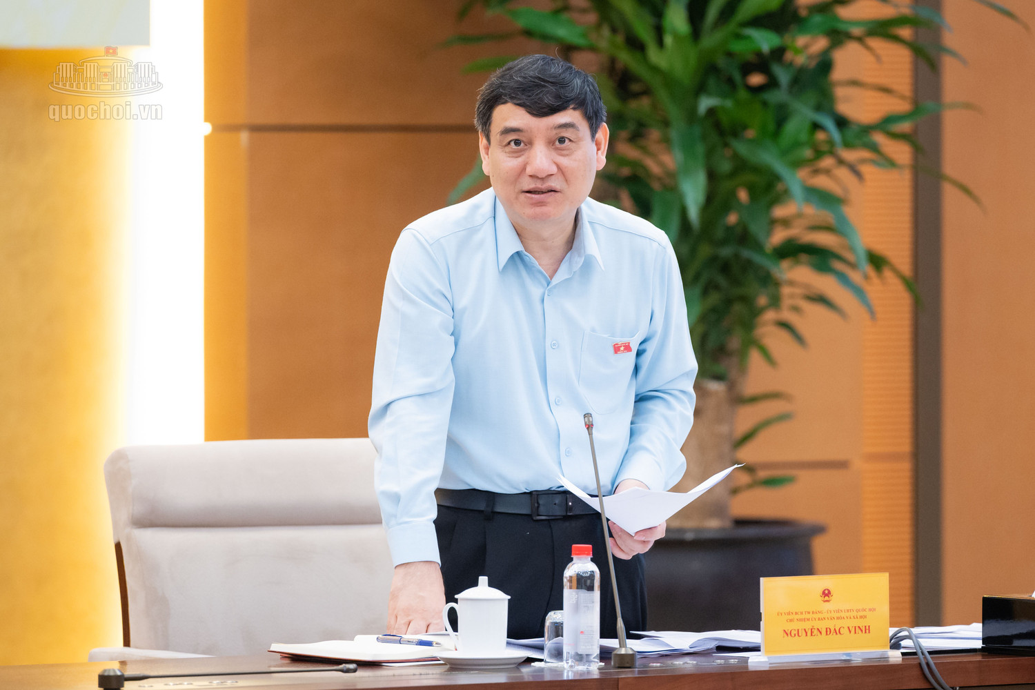 Chủ nhiệm Ủy ban Văn hóa và Xã hội Nguyễn Đắc Vinh phát biểu tại phiên giải trình. Ảnh: Quốc hội