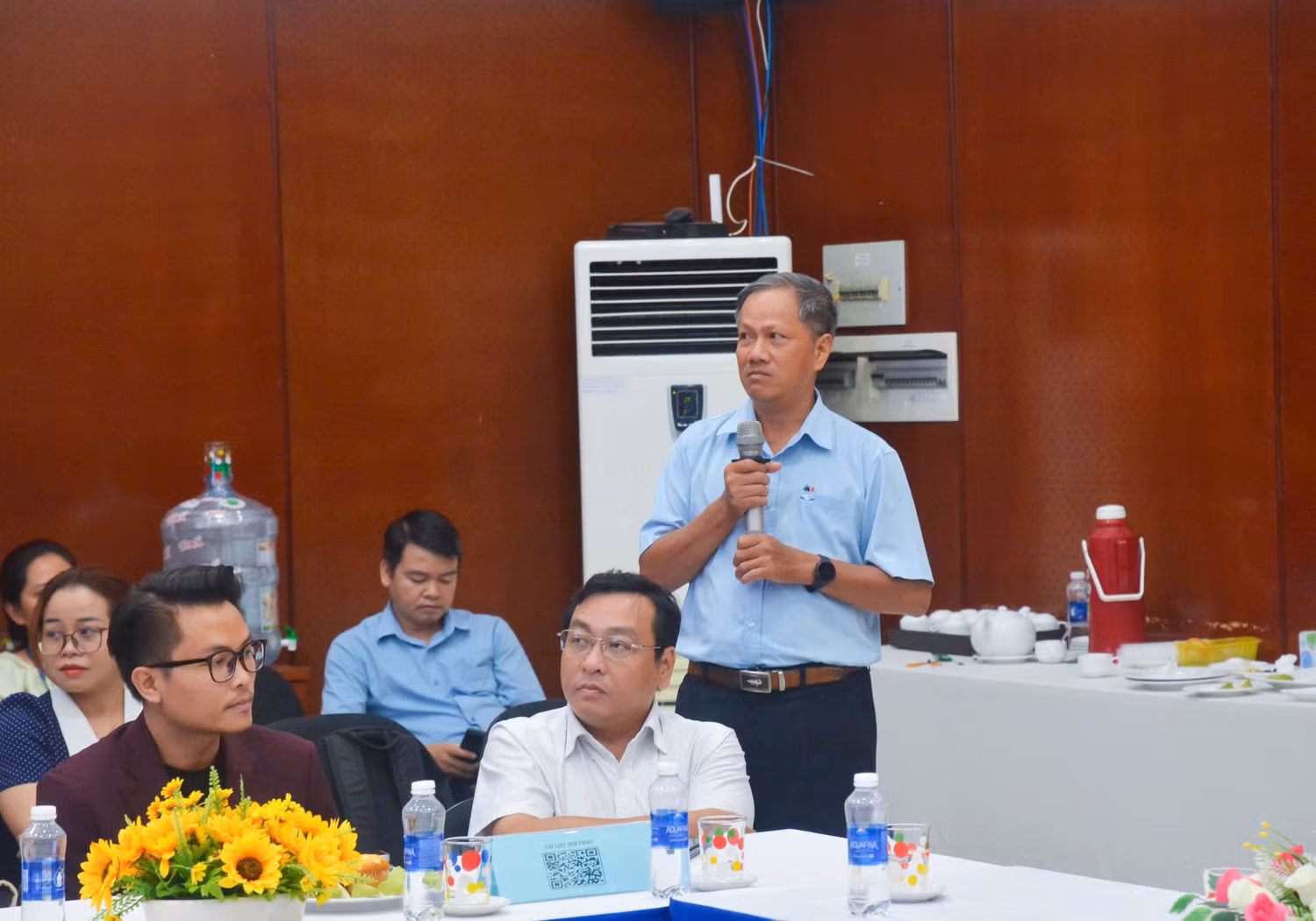 Các đại biểu tham dự trao đổi ý kiến tại hội thảo. Ảnh: NTCC