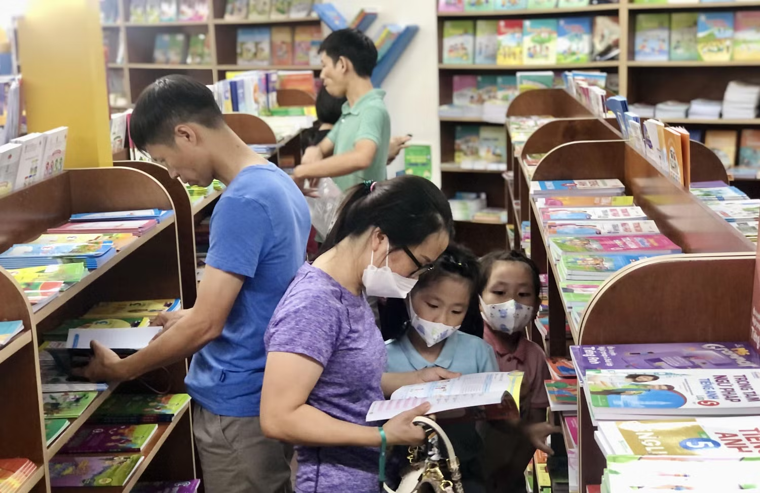 Nhà xuất bản Giáo dục Việt Nam cho biết, nhu cầu thực tế về sách giáo khoa năm học 2026-2027 tăng 39,7% so với dự báo ban đầu. Ảnh: Doãn Nhàn