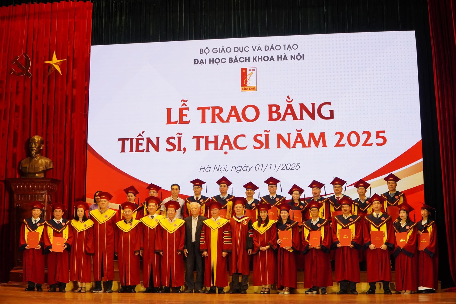 Lễ trao bằng Tiến sĩ, Thạc sĩ năm 2025 của Đại học Bách khoa Hà Nội. Ảnh: HUST
