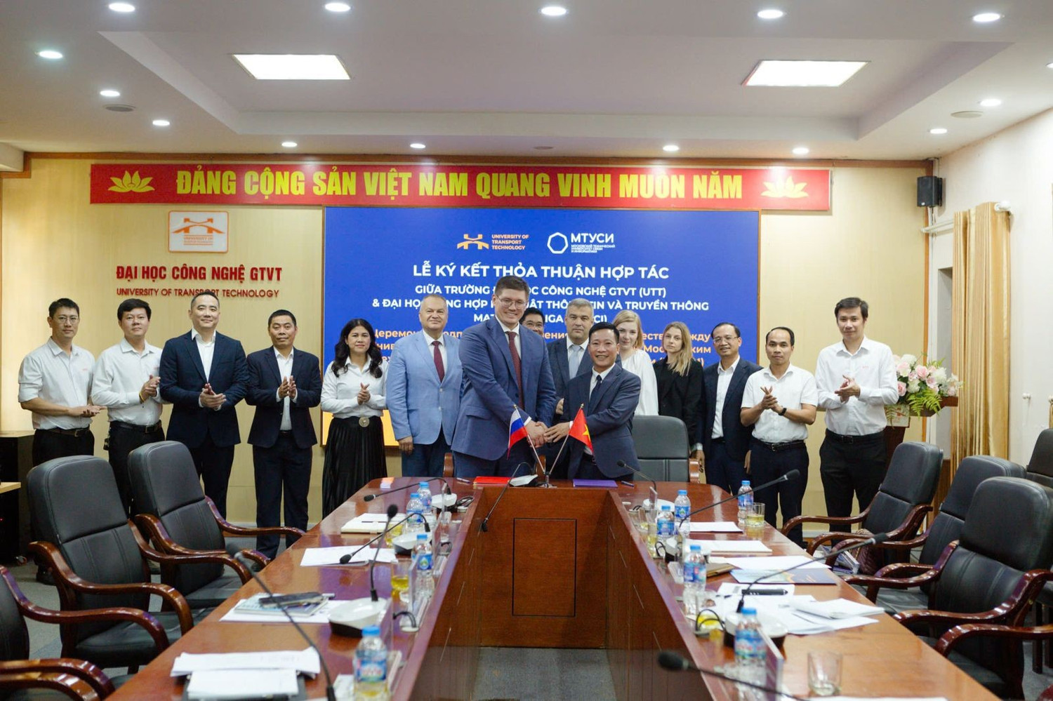 Lễ ký thỏa thuận hợp tác giữa Trường Đại học Công nghệ Giao thông vận tải với Đại học tổng hợp kỹ thuật thông tin và truyền thông Matxcơva, Nga (MTUCI).