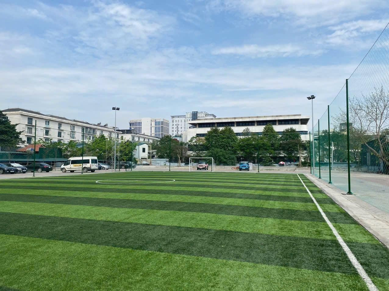 Sân bóng của Trường Đại học Công nghệ Giao thông vận tải. Ảnh: UTT