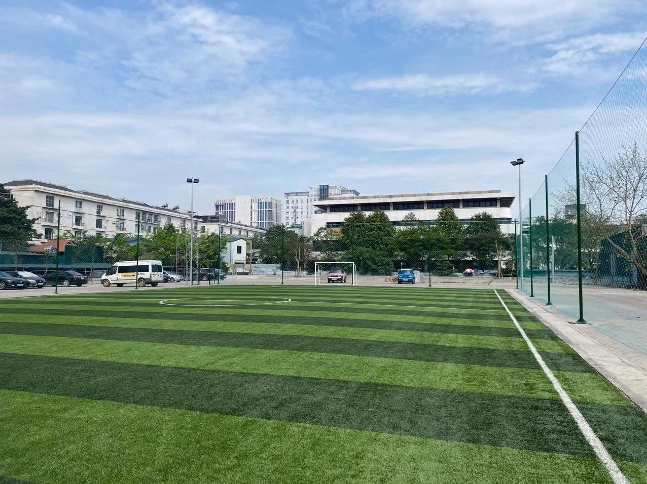 Sân bóng của Trường Đại học Công nghệ Giao thông vận tải. Ảnh: UTT