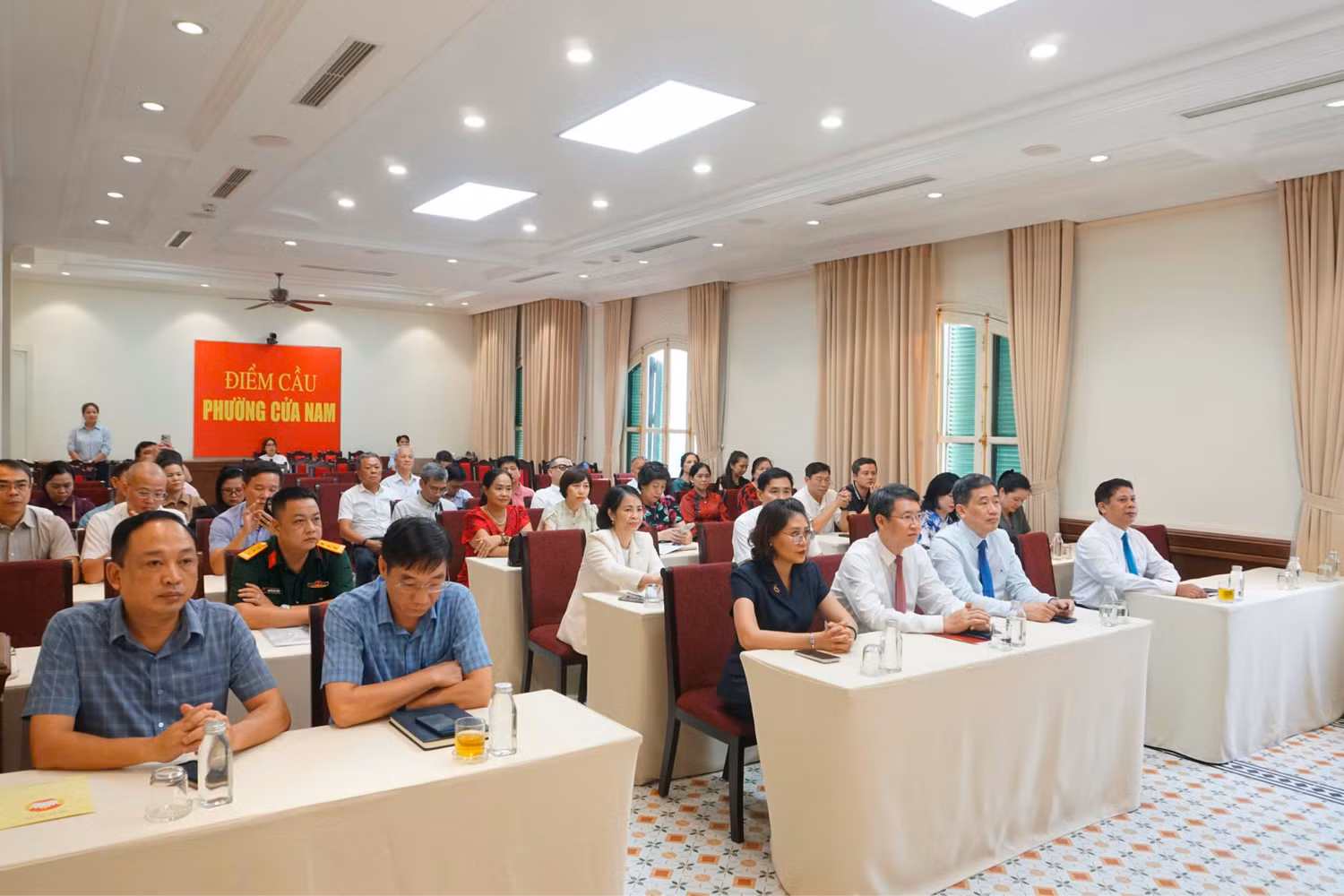 Các đại biểu tham dự hội nghị.
