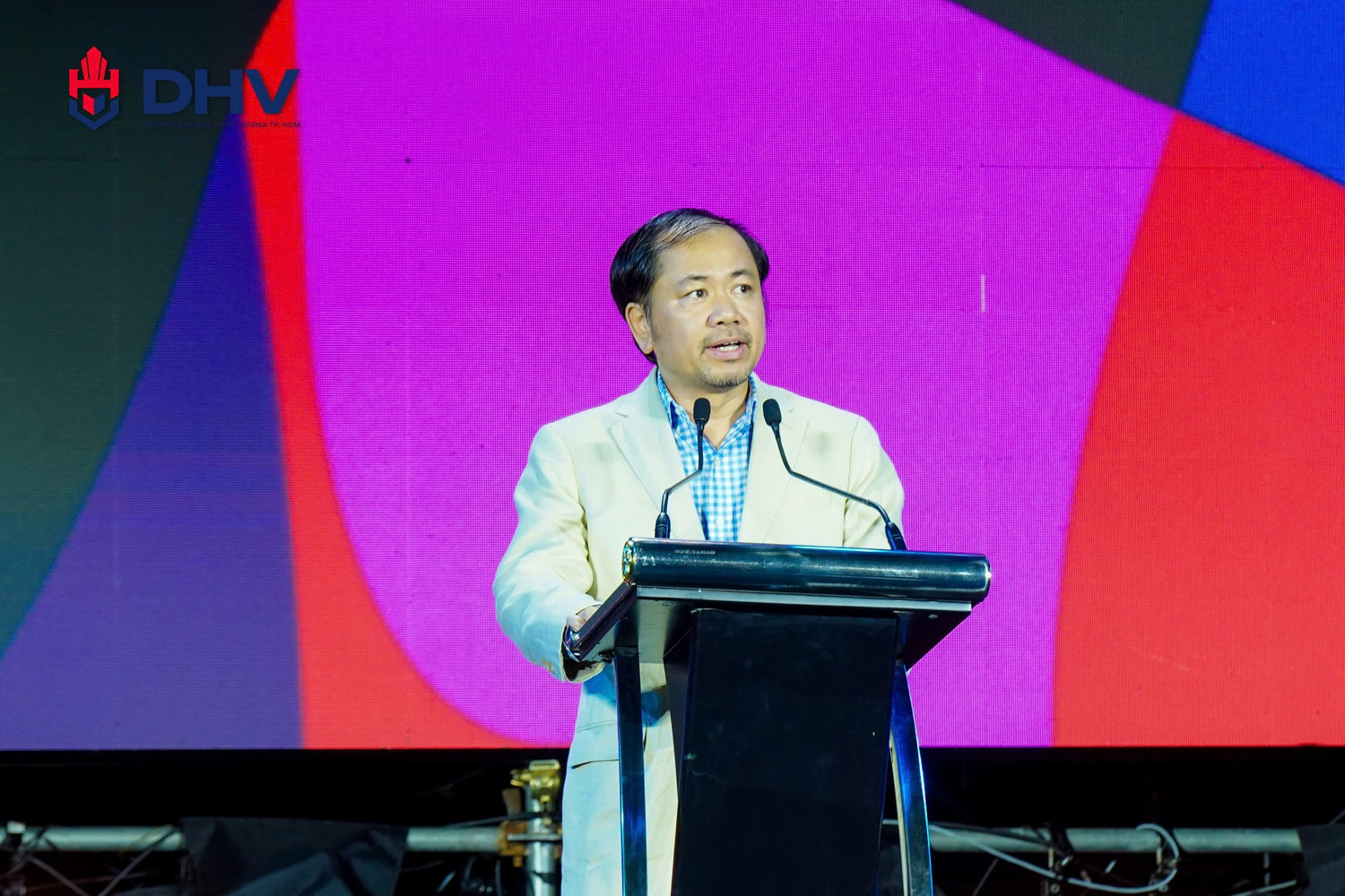 ts-tran-viet-anh-pho-hieu-truong-phu-trach-truong.jpg