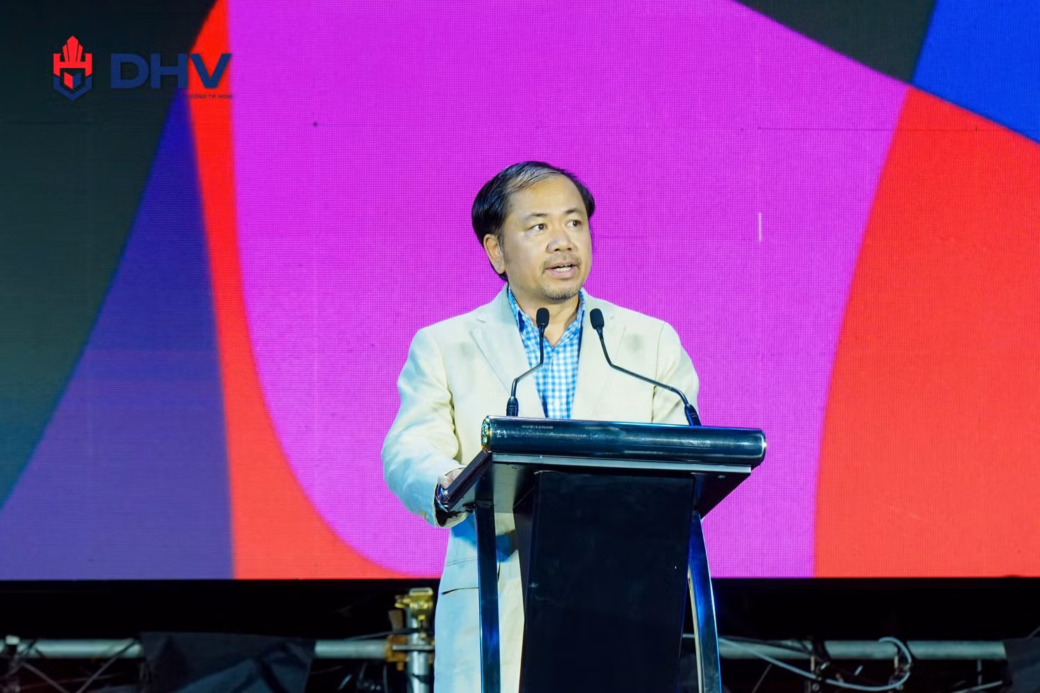 ts-tran-viet-anh-pho-hieu-truong-phu-trach-truong.jpg