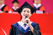 Nam sinh Việt giành học bổng toàn phần thạc sĩ Trung Quốc: Bà nội là động lực lớn nhất của em