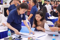 Ngày nhập học đặc biệt của tân sinh viên Trường Quốc tế - ĐHQGHN tại Hòa Lạc