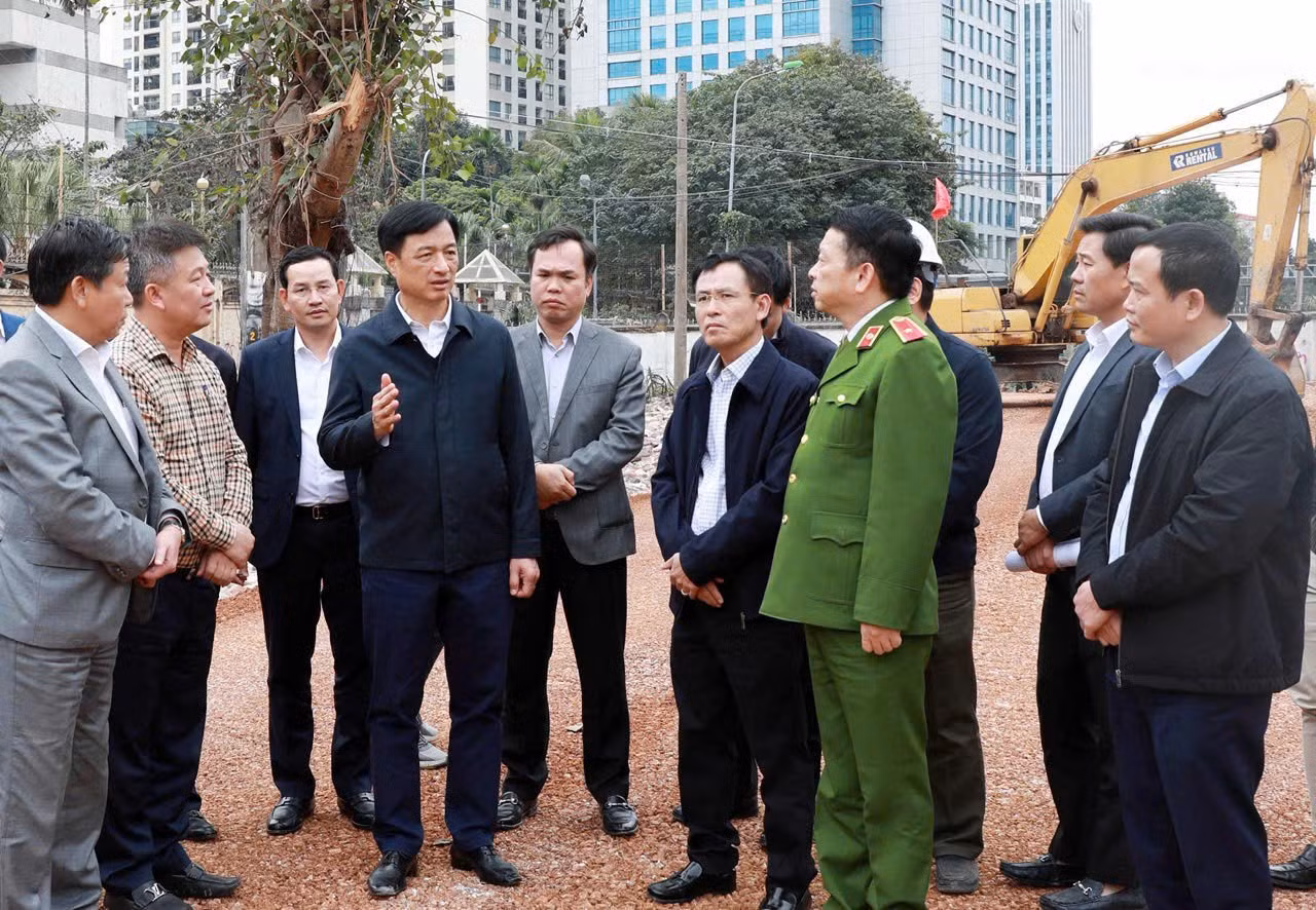 bi-thu-thanh-uy-ha-noi-nguyen-duy-ngoc-kiem-tra-thuc-dia-viec-trien-khai-du-an-duong-vanh-dai-1.jpg