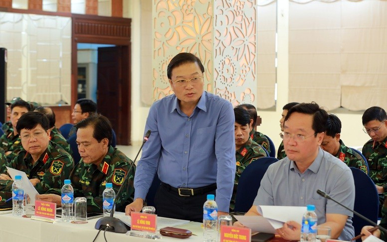 Chủ tịch UBND tỉnh Nghệ An Lê Hồng Vinh báo cáo tại cuộc họp. Ảnh: VGP/Minh Khôi