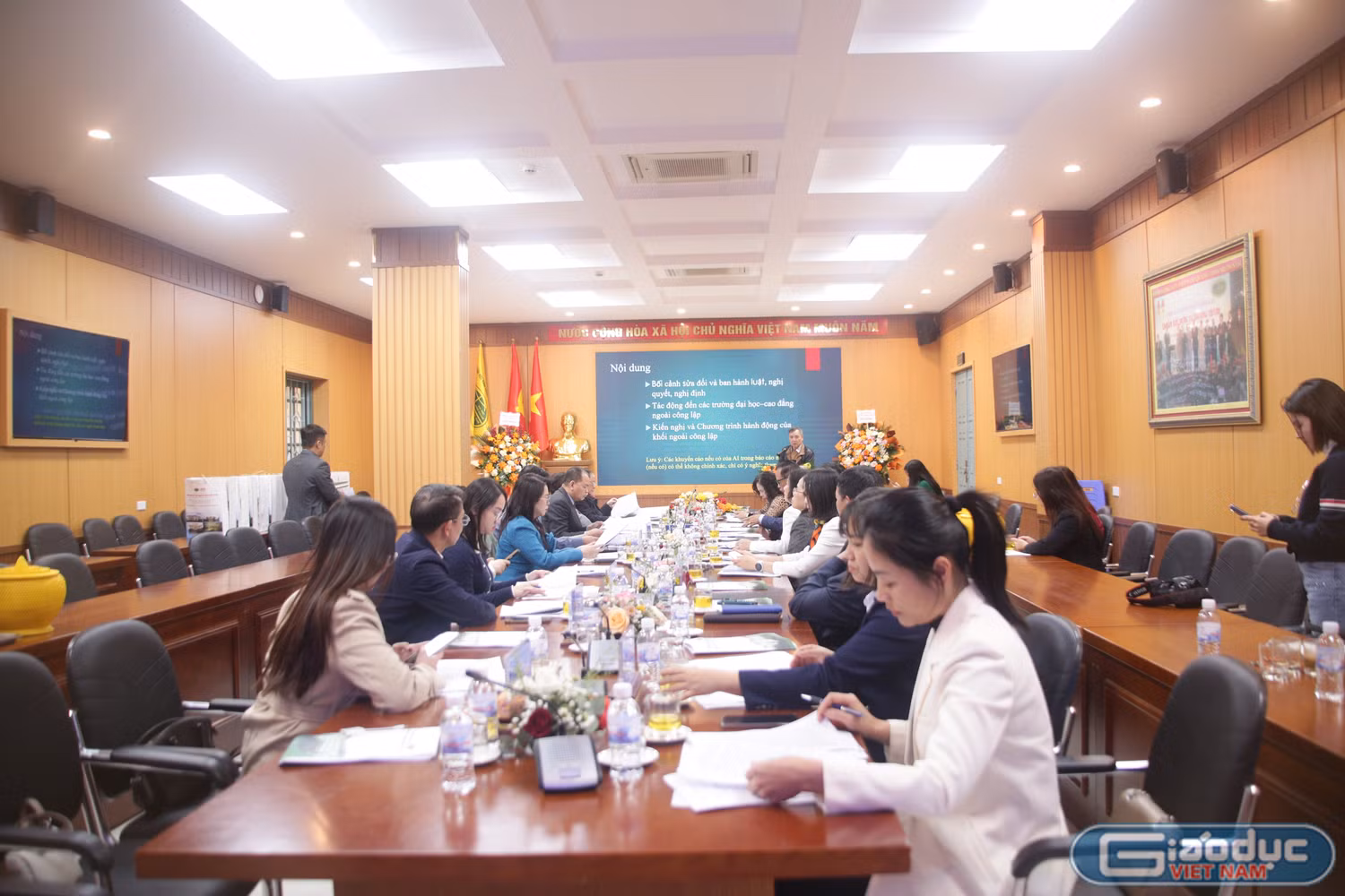 Quang cảnh tọa đàm.
