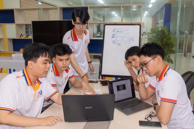 Trường Đại học CNTT và Truyền thông Việt - Hàn thận trọng dự báo nhu cầu tuyển dụng kỹ sư bán dẫn