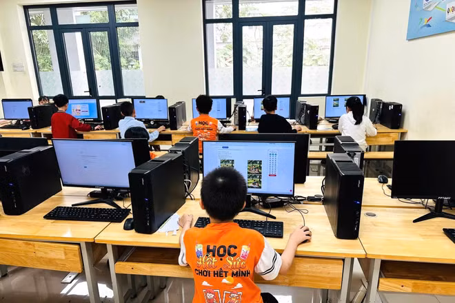 Hà Nội dạy AI cho HS từ lớp 1: Nhà trường chuẩn bị giáo viên và nội dung giảng dạy ra sao?