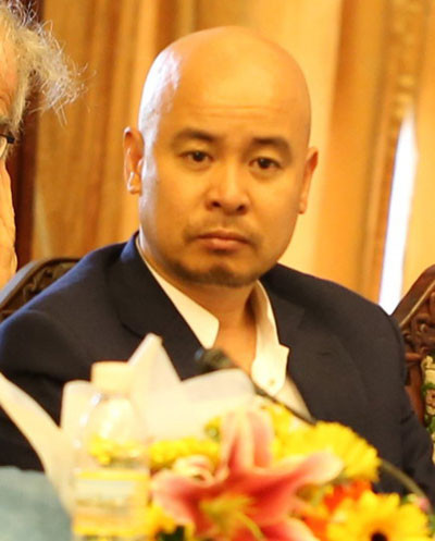 Ông Đặng Lê Nguyên Vũ, Chủ tịch Tập đoàn cà phê Trung Nguyên. Ông Đặng Lê Nguyên Vũ, Chủ tịch Tập đoàn cà phê Trung Nguyên.